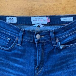 Medium wash lucky jeans,skinny, size 2/26